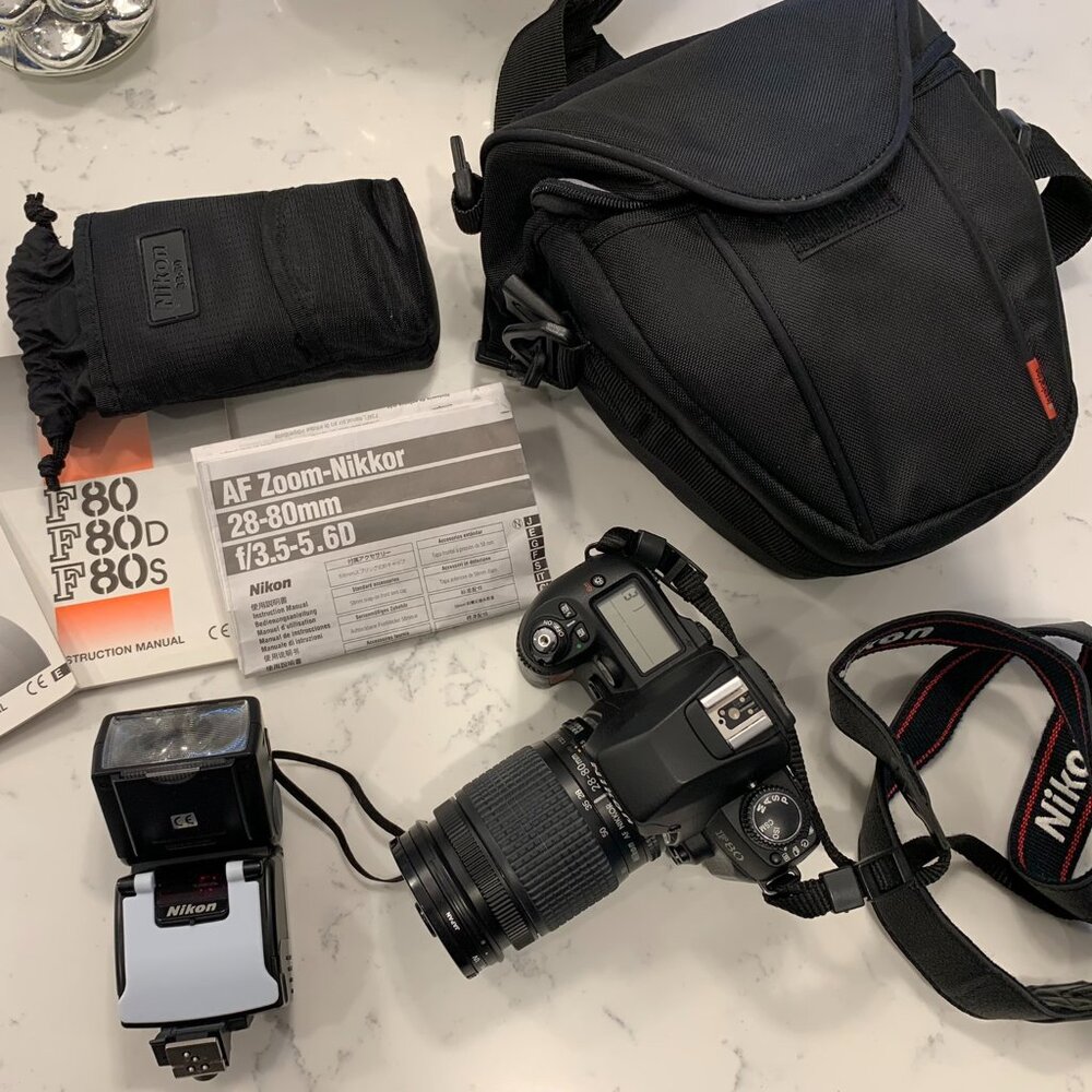 Nikon F80 35MM camera - Zoom lens and flash